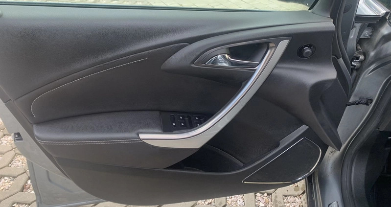 Opel Astra cena 23000 przebieg: 181393, rok produkcji 2011 z Września małe 154